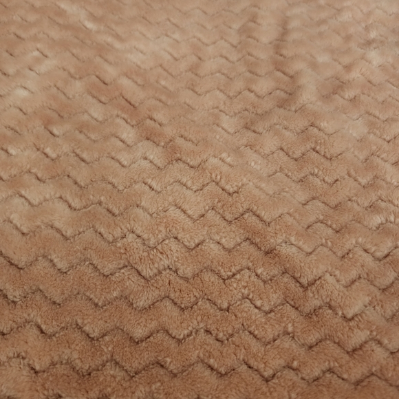 Soft Chevron Polyester Throw 60" x 51" Pink - Picture 3 of 7